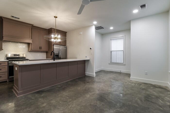 Building Photo - 16320 Lamarche Dr