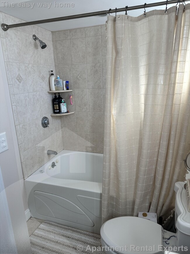 Building Photo - 11 Winthrop Ct