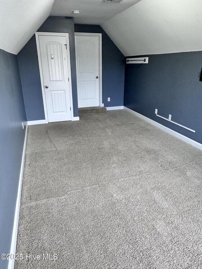 Building Photo - 109 Pennington St