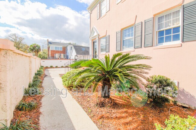 Building Photo - 25 Ashley Ave