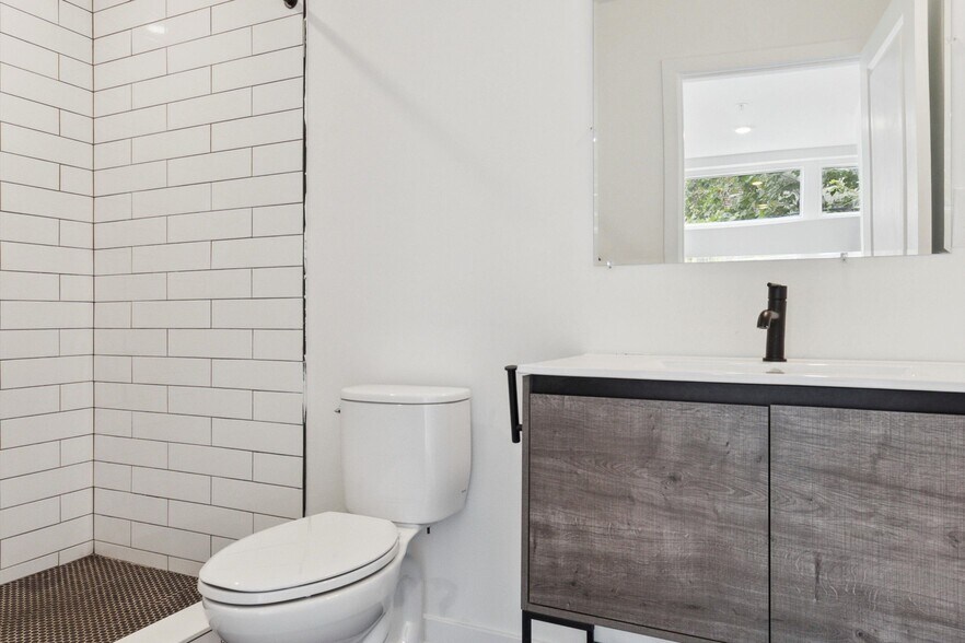 Building Photo - 1514 Master St