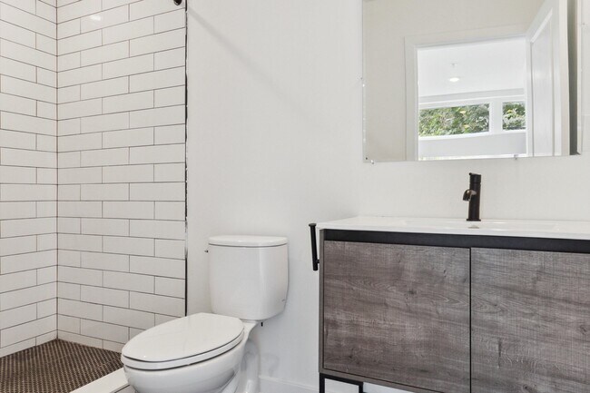 Building Photo - 1514 Master St