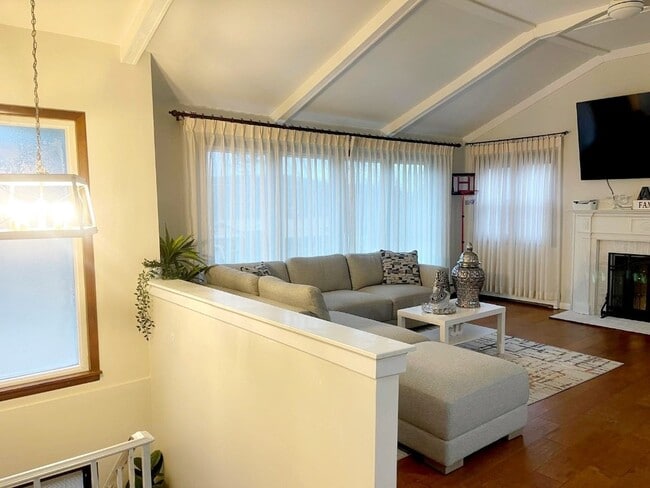 Building Photo - 8 Lawson Ct