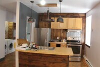 Building Photo - 909 S 49th St