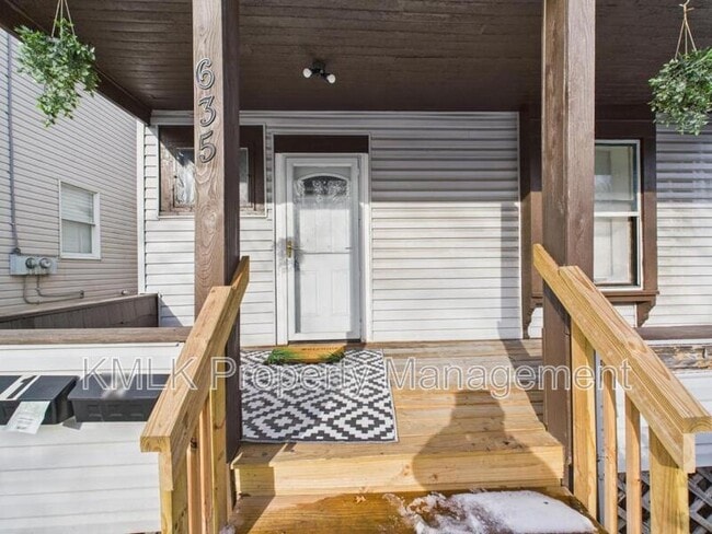 Building Photo - 635 Hazel St