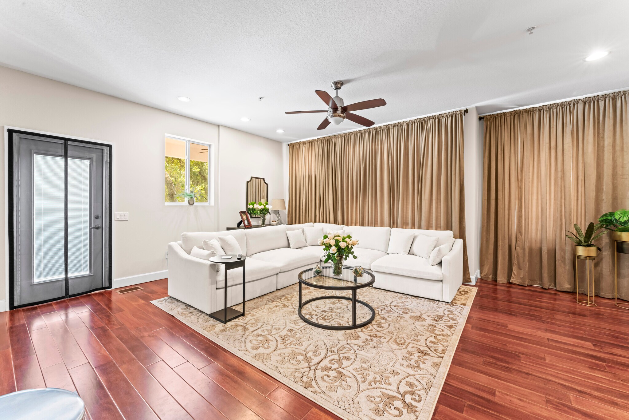 Family Room - 113 S Newport Ave