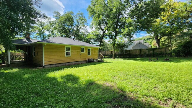 Building Photo - 6565 Camp St