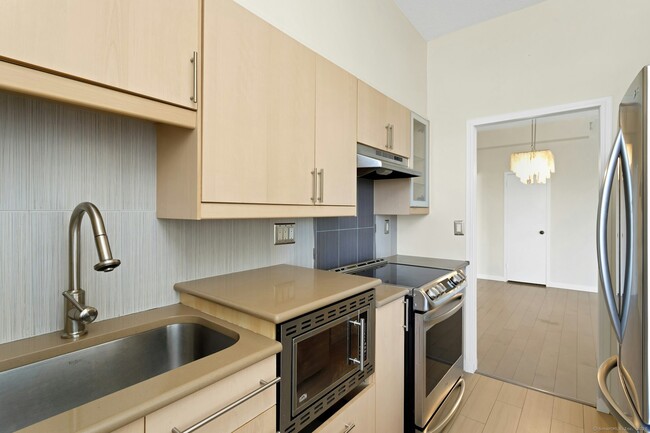Building Photo - 44 Strawberry Hill Ave