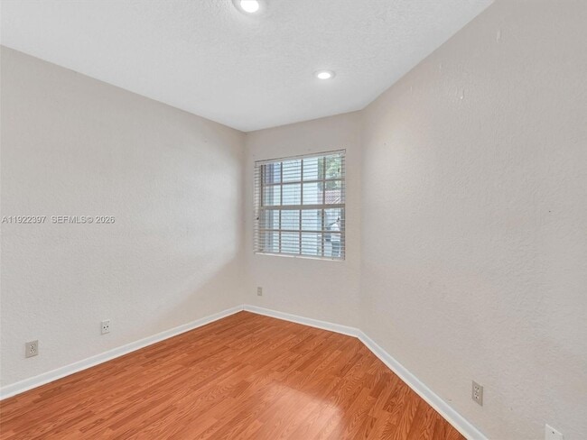 Building Photo - 1361 Cottonwood Cir