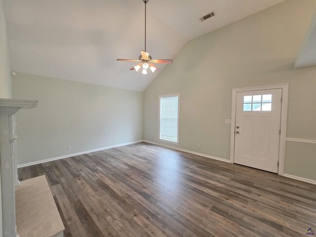 Building Photo - 66 Park Ln