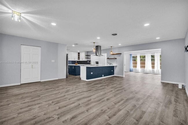 Building Photo - 851 SW 49th Terrace