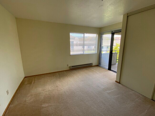 Building Photo - 39078 Guardino Dr
