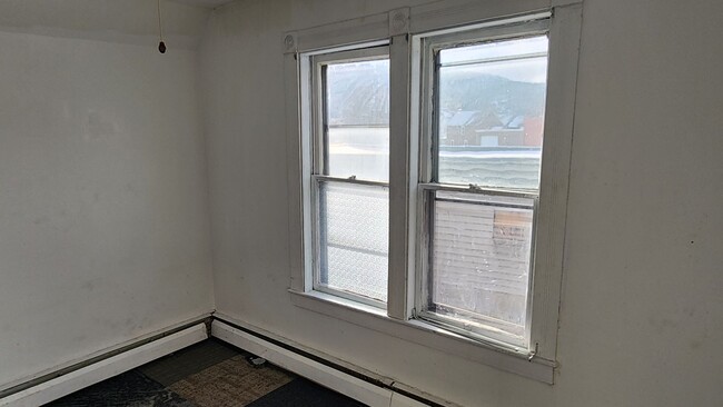 Building Photo - Three Bedroom Single Family House Is Now A...