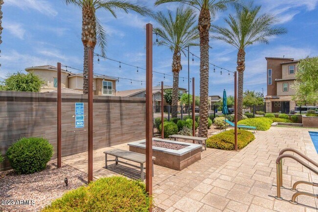 Building Photo - 1250 Abbey Ln