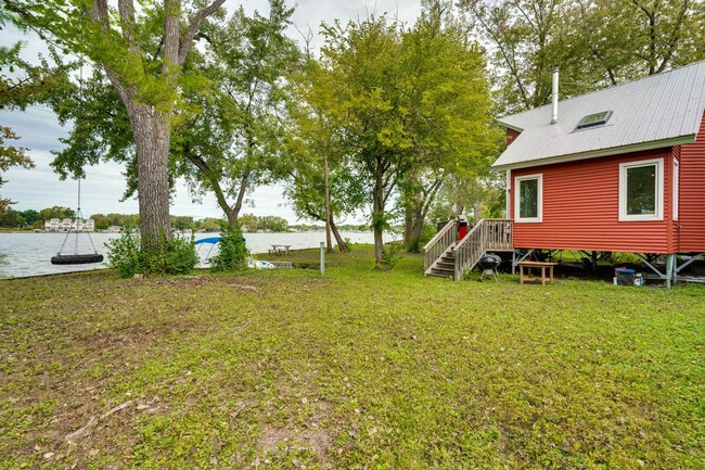 Building Photo - 35831 N Cedar Is