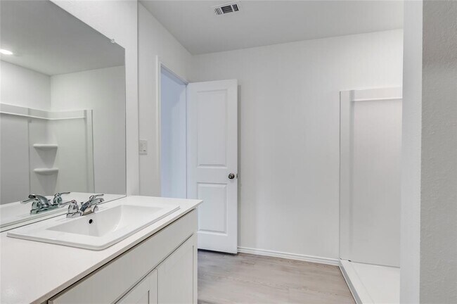 Building Photo - 611 Whoopers Lp