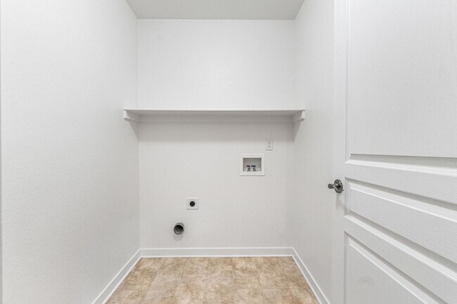 Building Photo - Gorgeous 3-Bed, 2.5-Bath Home With Great A...