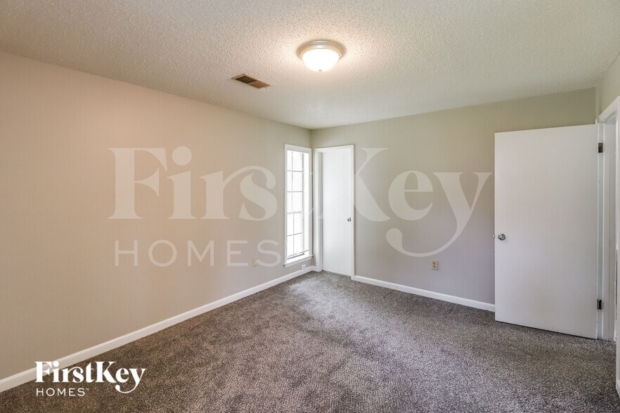 Building Photo - 5716 Remsen Ave