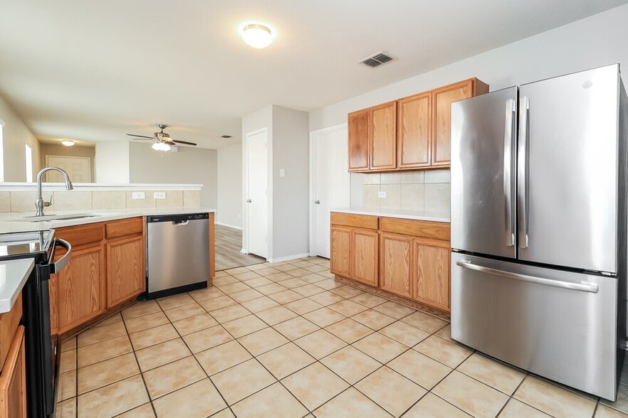 Building Photo - 4524 Waterford Dr