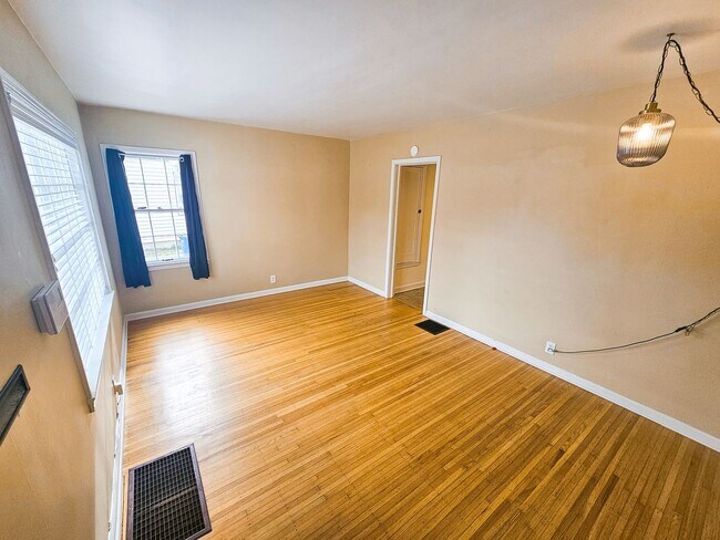Building Photo - 5352 Crittenden Ave