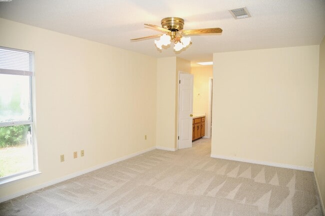 Building Photo - 155 Meadowbrook Ct