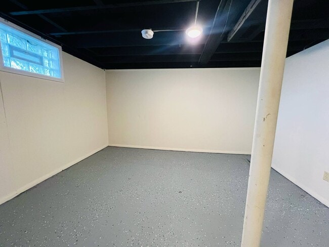 Building Photo - Elegant 3 bedroom, 2 Bath Single Family Home!
