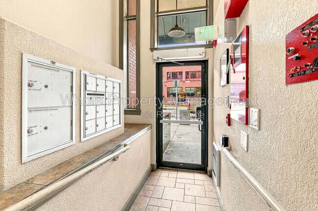 Building Photo - 2245 Blake St
