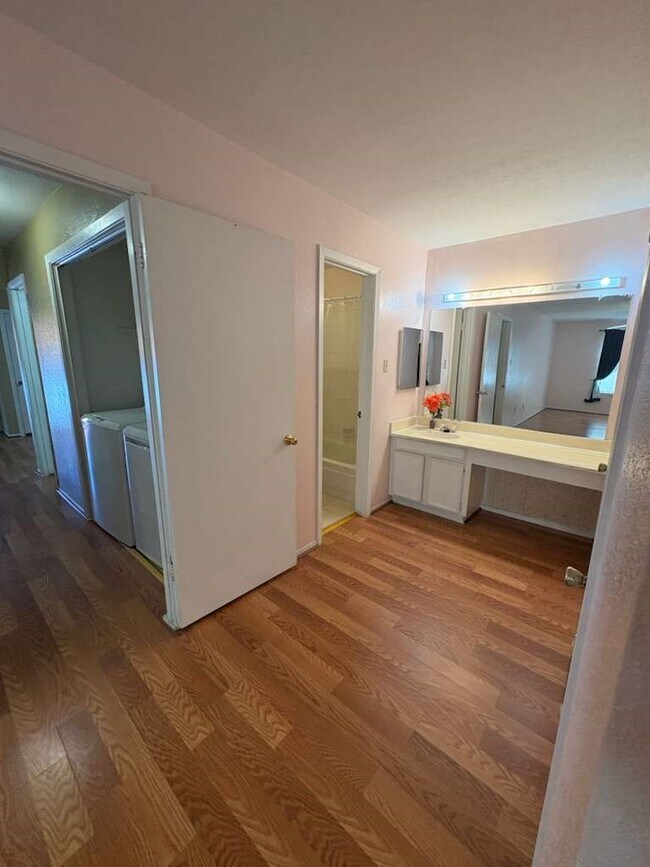 Building Photo - 10555 Turtlewood Ct