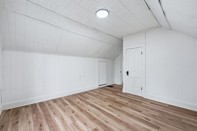 Building Photo - Cozy 3BR with Covered Front Porch