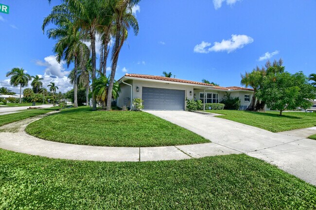 Building Photo - 1167 SW 13th Dr