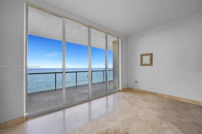 Building Photo - 704 N Ocean Blvd