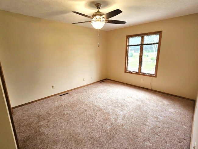 Building Photo - 11044 River Oaks Ln E