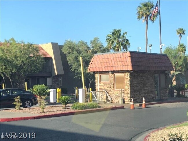 Building Photo - 4401 Alexis Dr