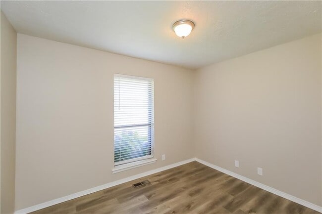 Building Photo - 3920 Green Hills Ct