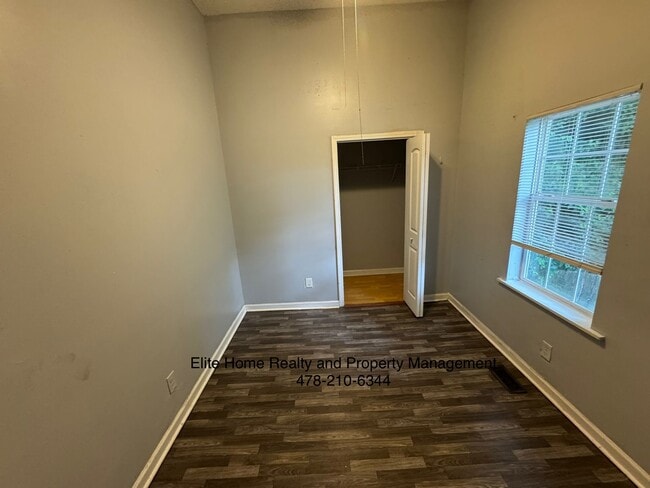 Building Photo - 634 Woolfolk St