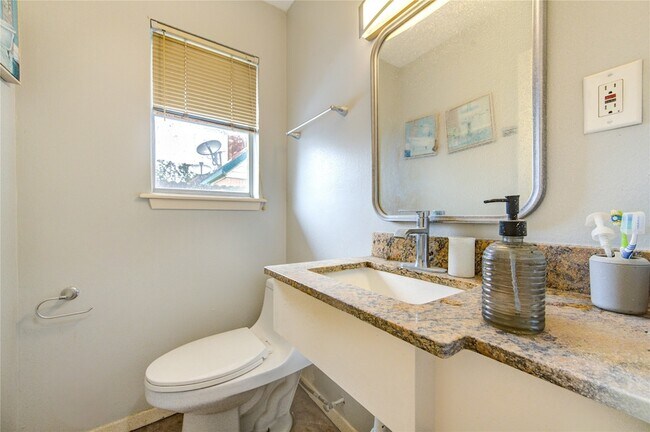 Building Photo - 2117 Willow Wisp Dr