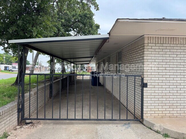 Building Photo - 5832 NW 31st Terrace