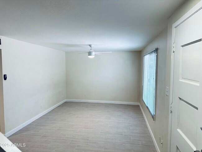 Building Photo - 2034 W Elm St