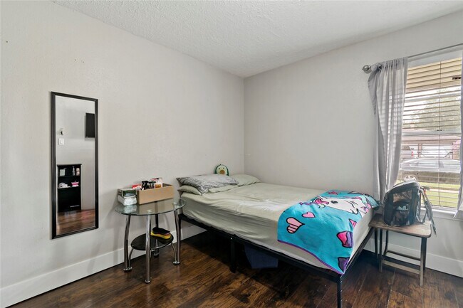 Building Photo - 1910 E Navaho Trail