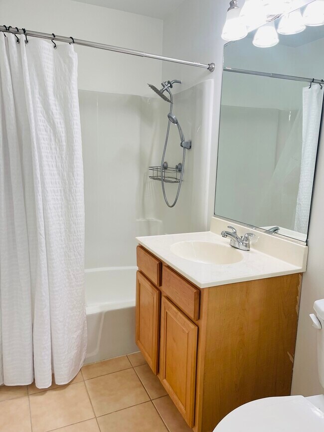 Building Photo - 600 W Russell St