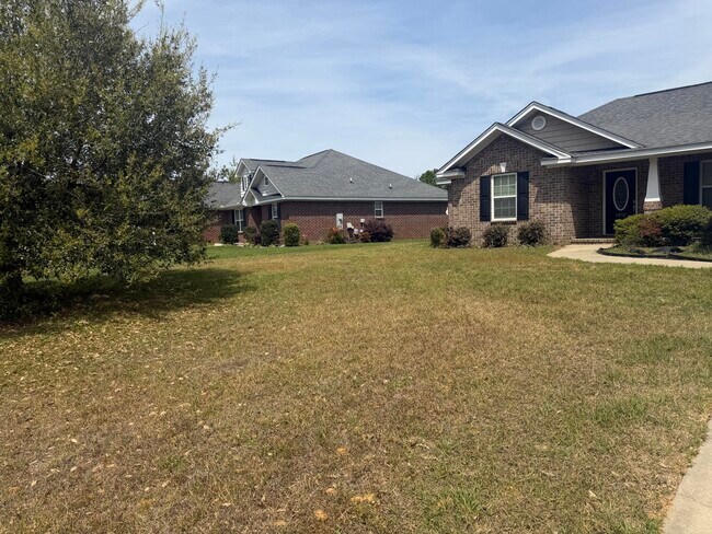 Building Photo - 2850 Foxcroft Cir