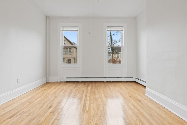 Building Photo - 20 Linden Ct