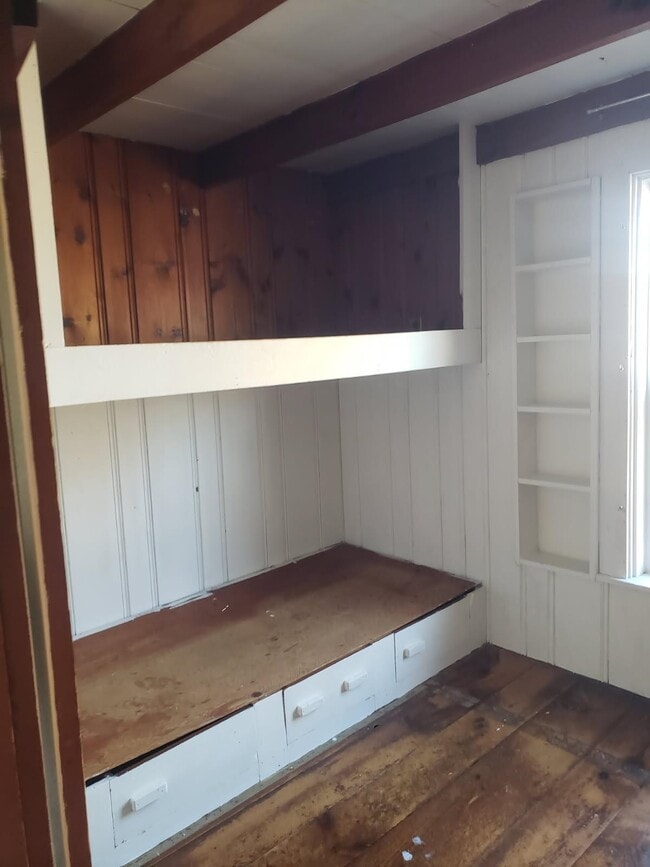 Building Photo - 5 Perry Ave