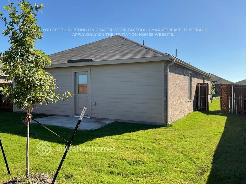 Building Photo - 923 Carrick Dr