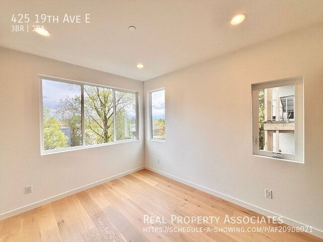 Building Photo - 425 19th Ave E
