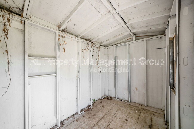 Building Photo - 4922 Dunlap Rd