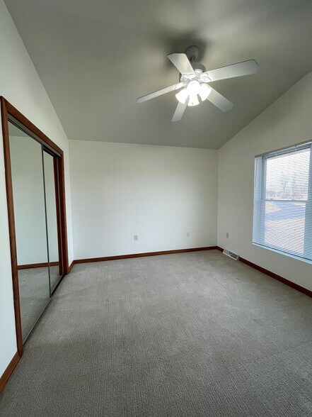 Note: Picture is similar to unit 2032 - 2032 River Point Ct