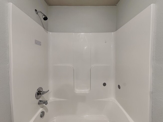 Building Photo - Charming 3-Bed, 2-Bath Home in Blue Springs