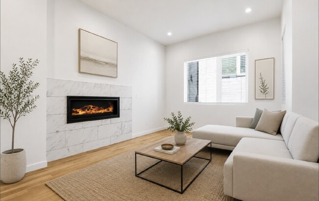 Building Photo - $2,745.95, 2-bed, 2.5 bath, located in Denver with a Rooftop Patio