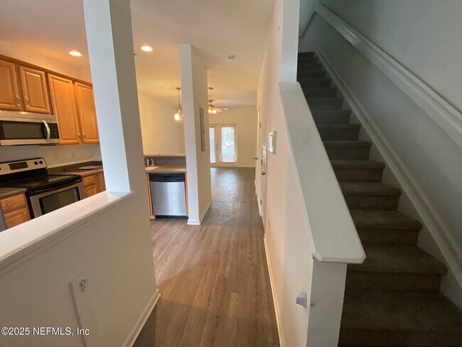 Building Photo - 1524 Fieldview Dr
